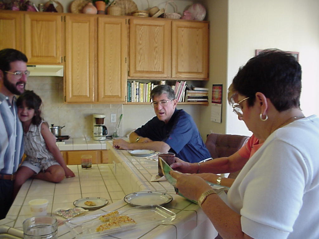 Mitch, Lanie, Art, Roberta, obscured Arlene (Mvc-012s.jpg)
