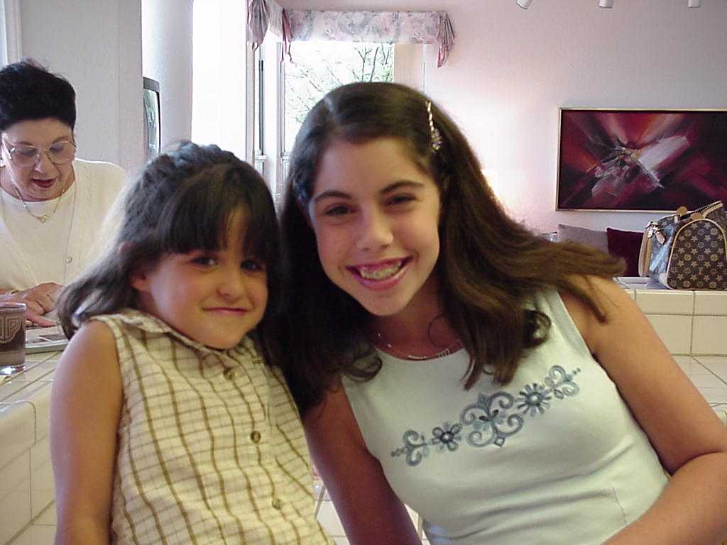 Marga and Lanie, Grandma Roberta in background (Mvc-013s.jpg)