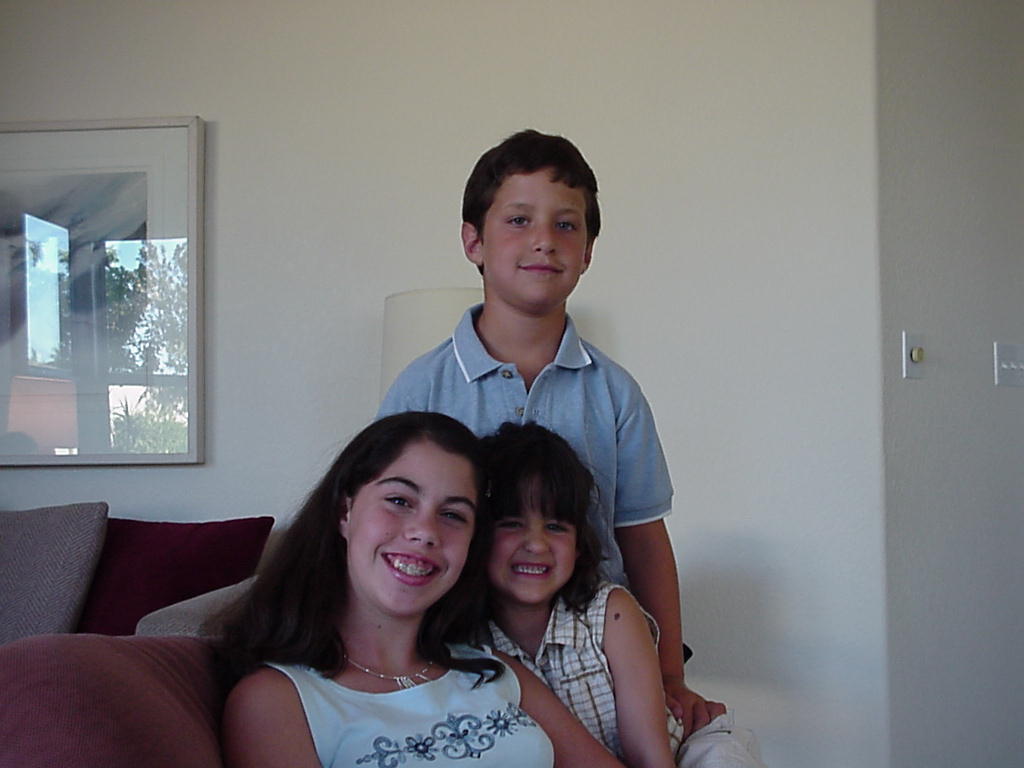 Marga, Lanie, and Robert (Mvc-015s.jpg)